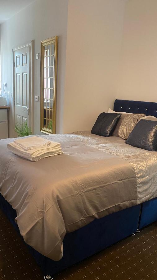 Bv Comfy Studio At Deighton هدرزفيلد المظهر الخارجي الصورة